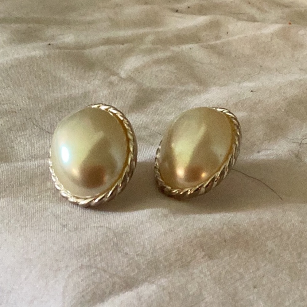 Pearl earrings . Nice oval trim with silver .dressy style
